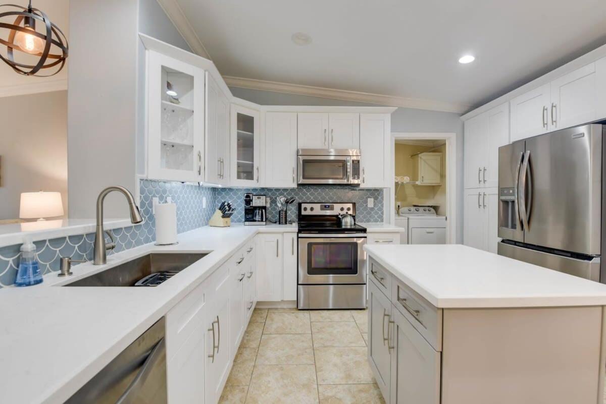 Loggerhead Lagoon - Modern Waterfront Home Pirates Cove Bagian luar foto